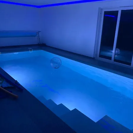 S Bazénem A Saunou Apartmán