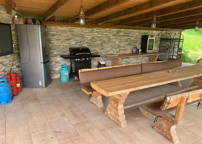 Apartmán S Bazénem A Saunou Perštejn